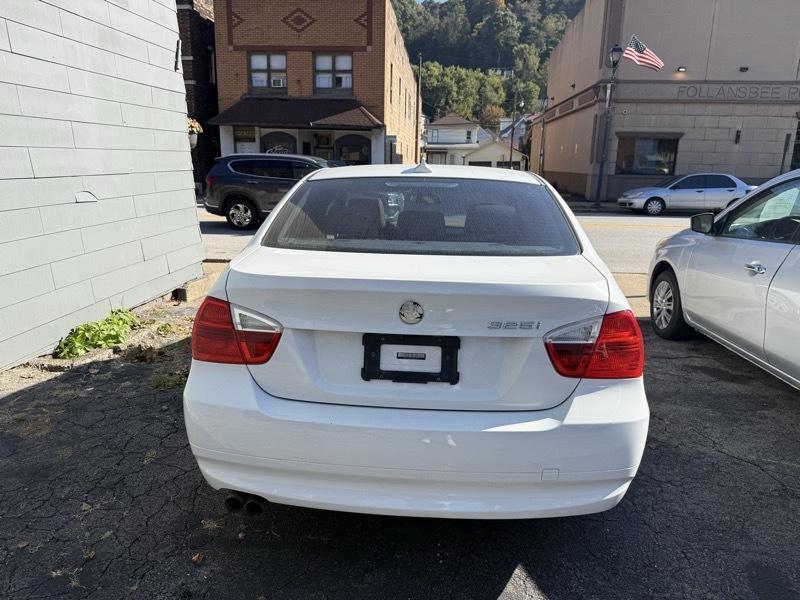 BMW 3-Series 325i Sedan 2006