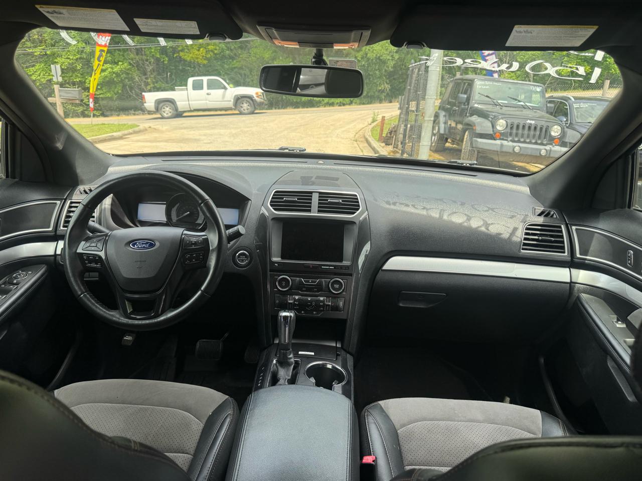 Ford Explorer XLT FWD 2017