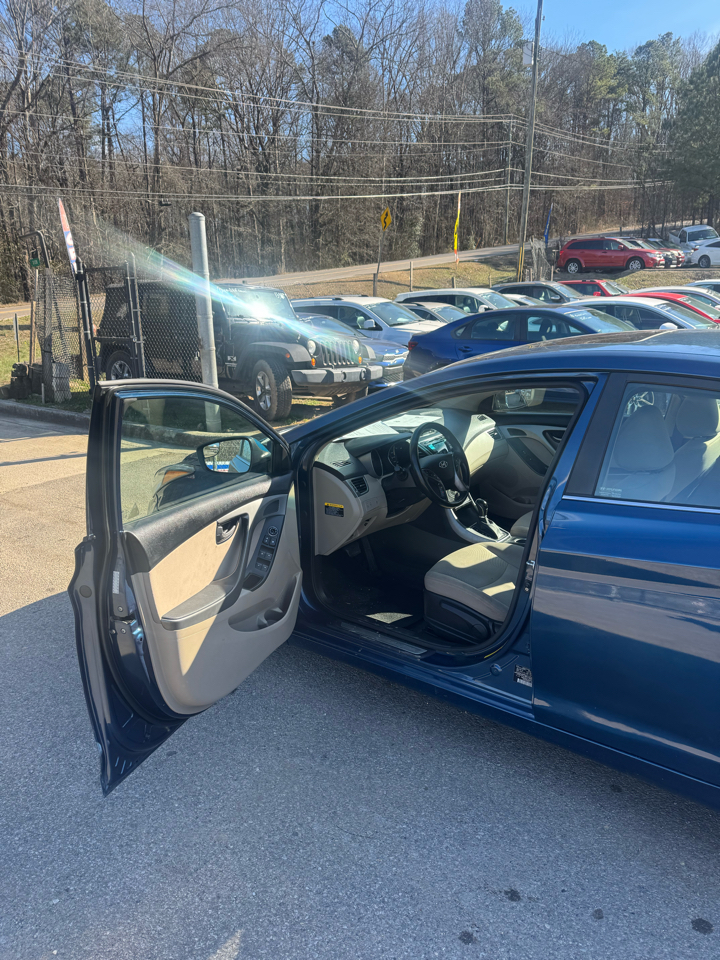 Hyundai Elantra SE 6AT 2016