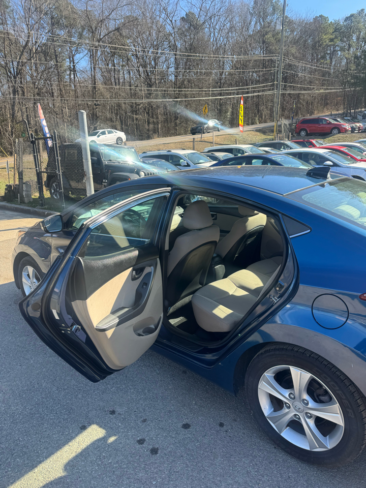 Hyundai Elantra SE 6AT 2016