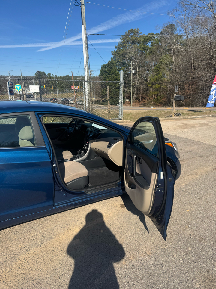 Hyundai Elantra SE 6AT 2016