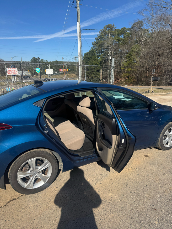 Hyundai Elantra SE 6AT 2016