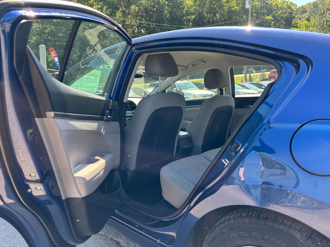 Hyundai Elantra SE 6AT 2018