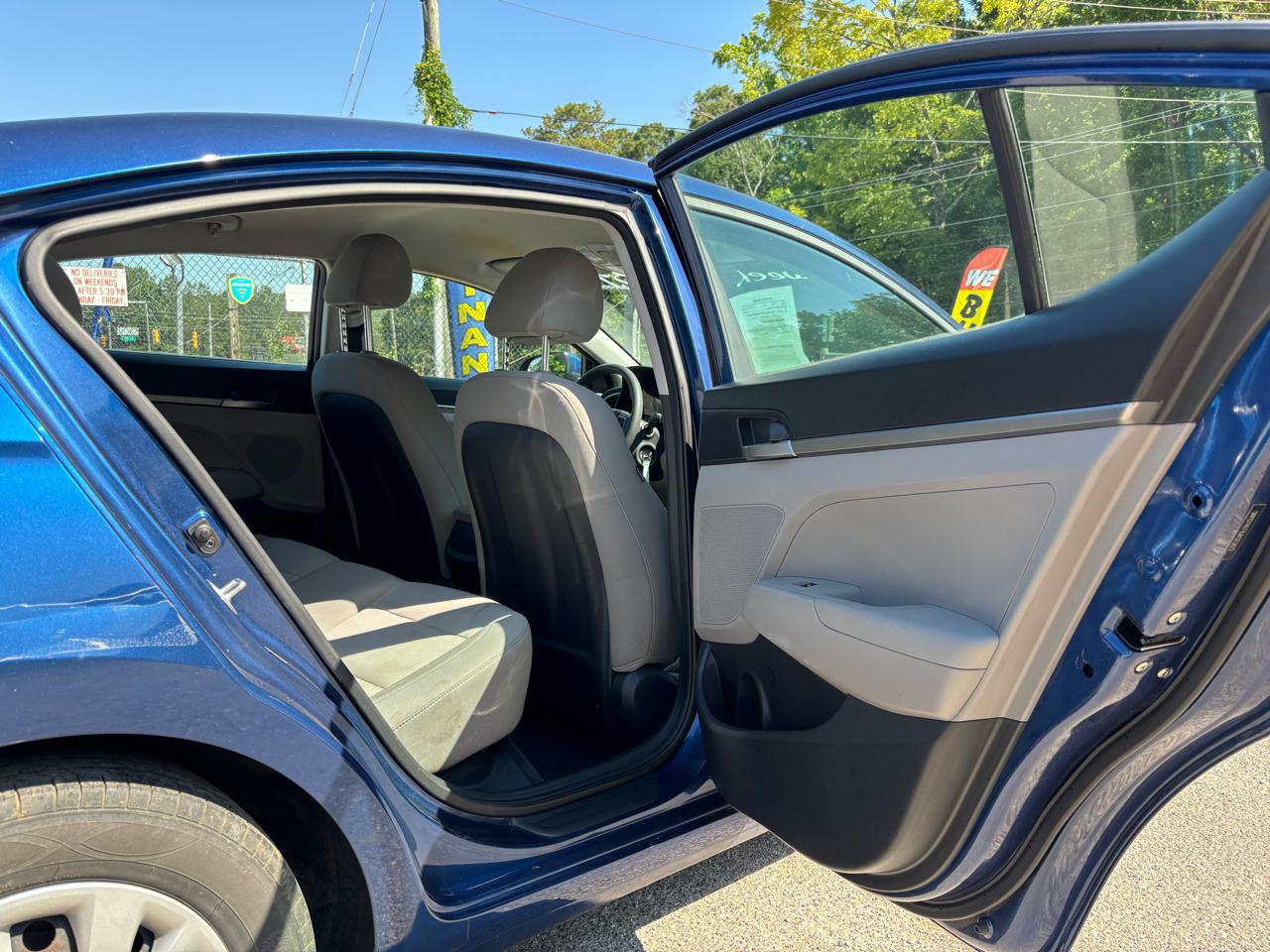 Hyundai Elantra SE 6AT 2018
