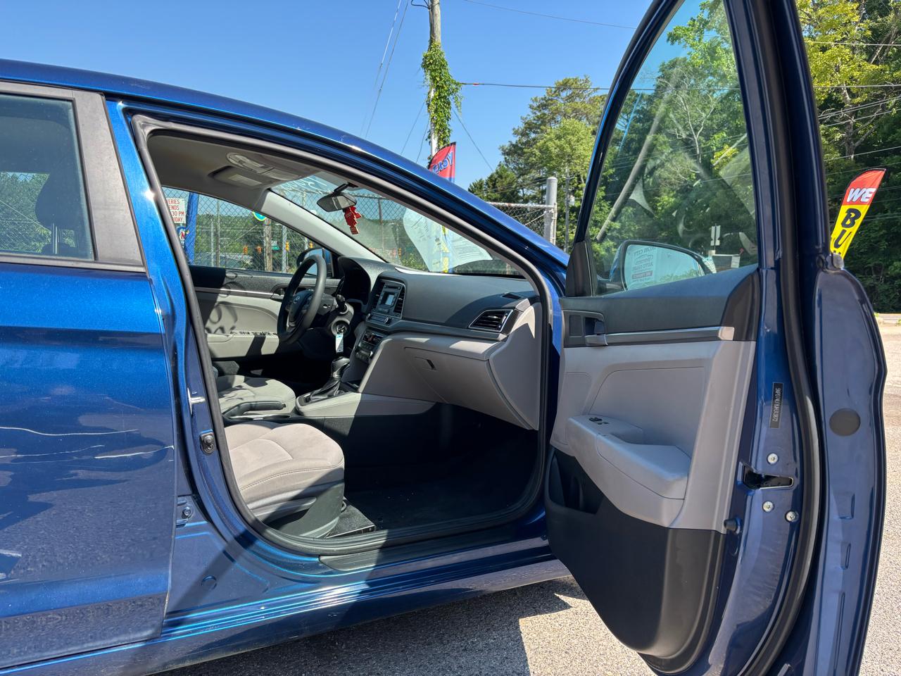 Hyundai Elantra SE 6AT 2018