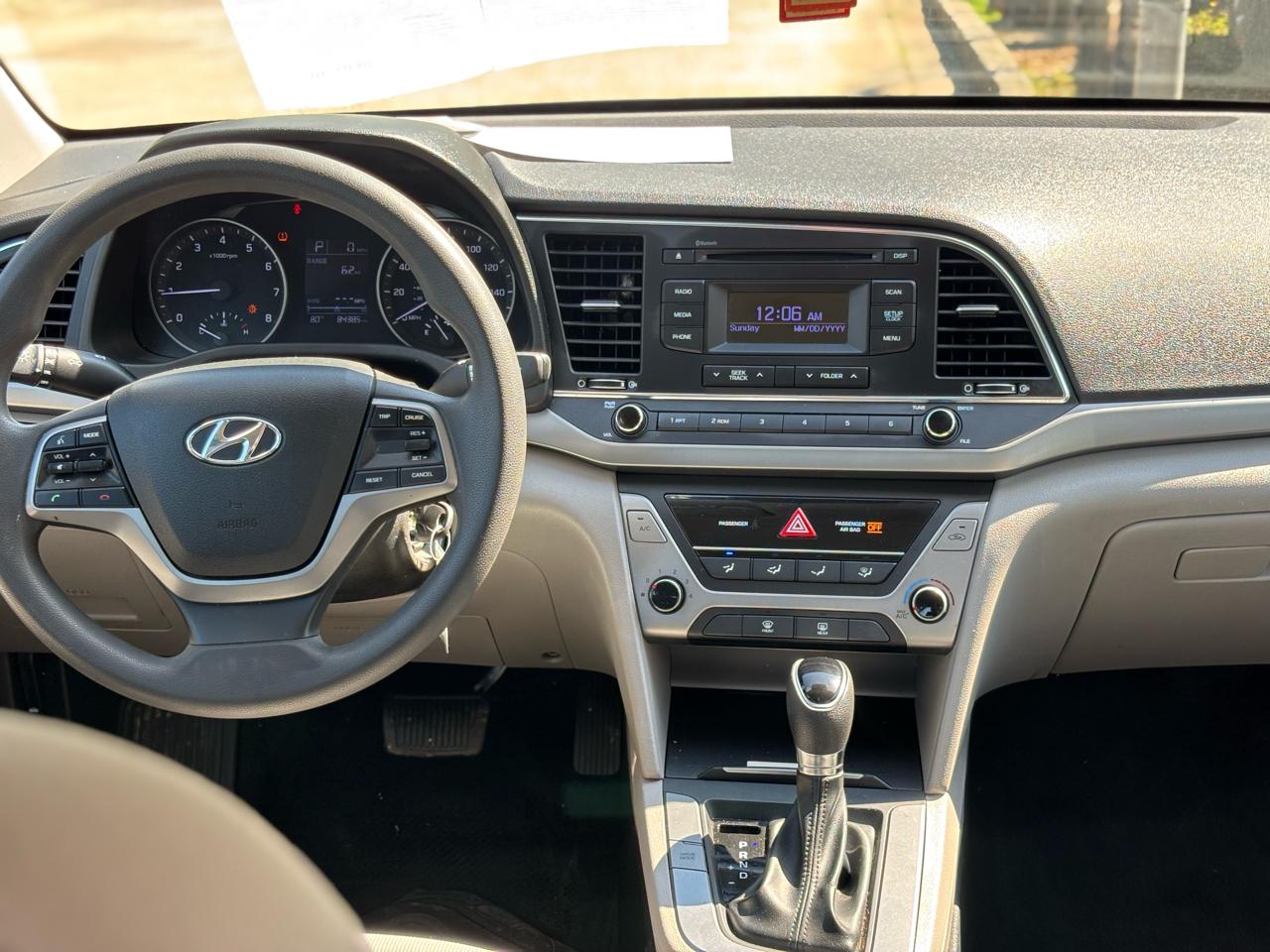 Hyundai Elantra SE 6AT 2018