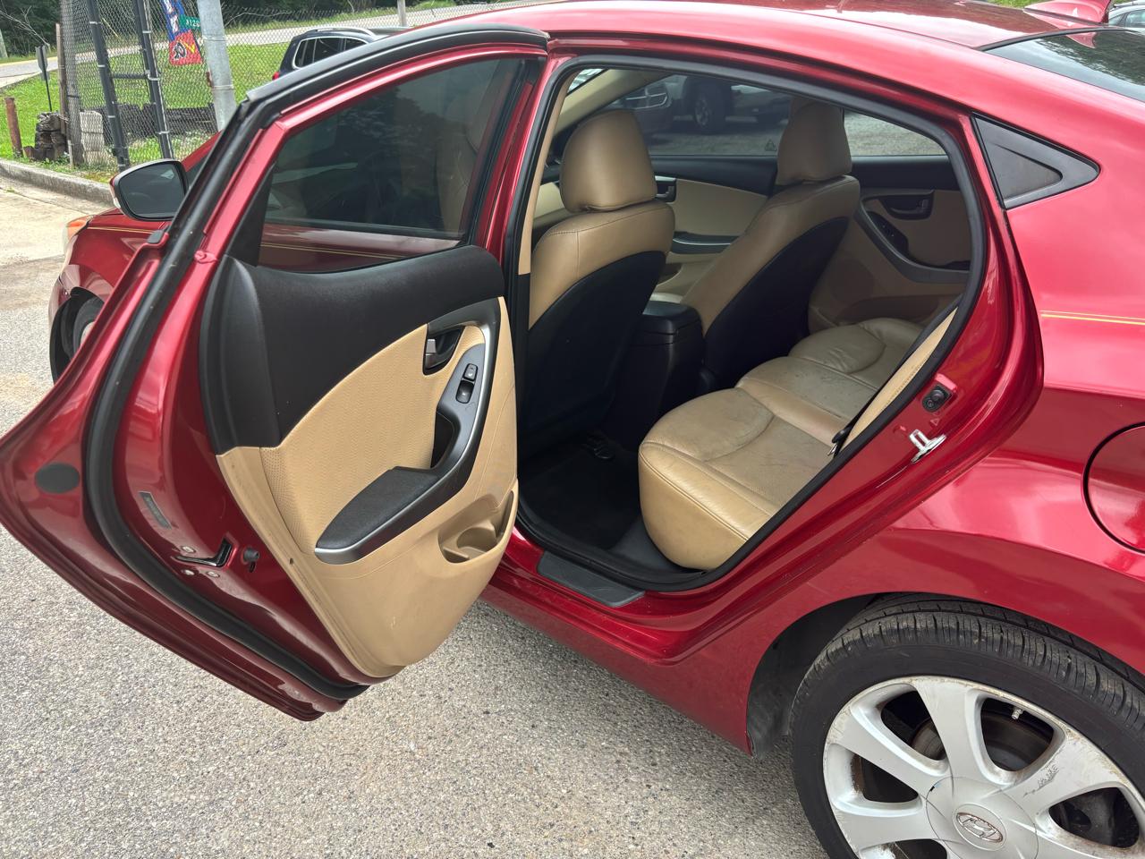 Hyundai Elantra GLS M/T 2013