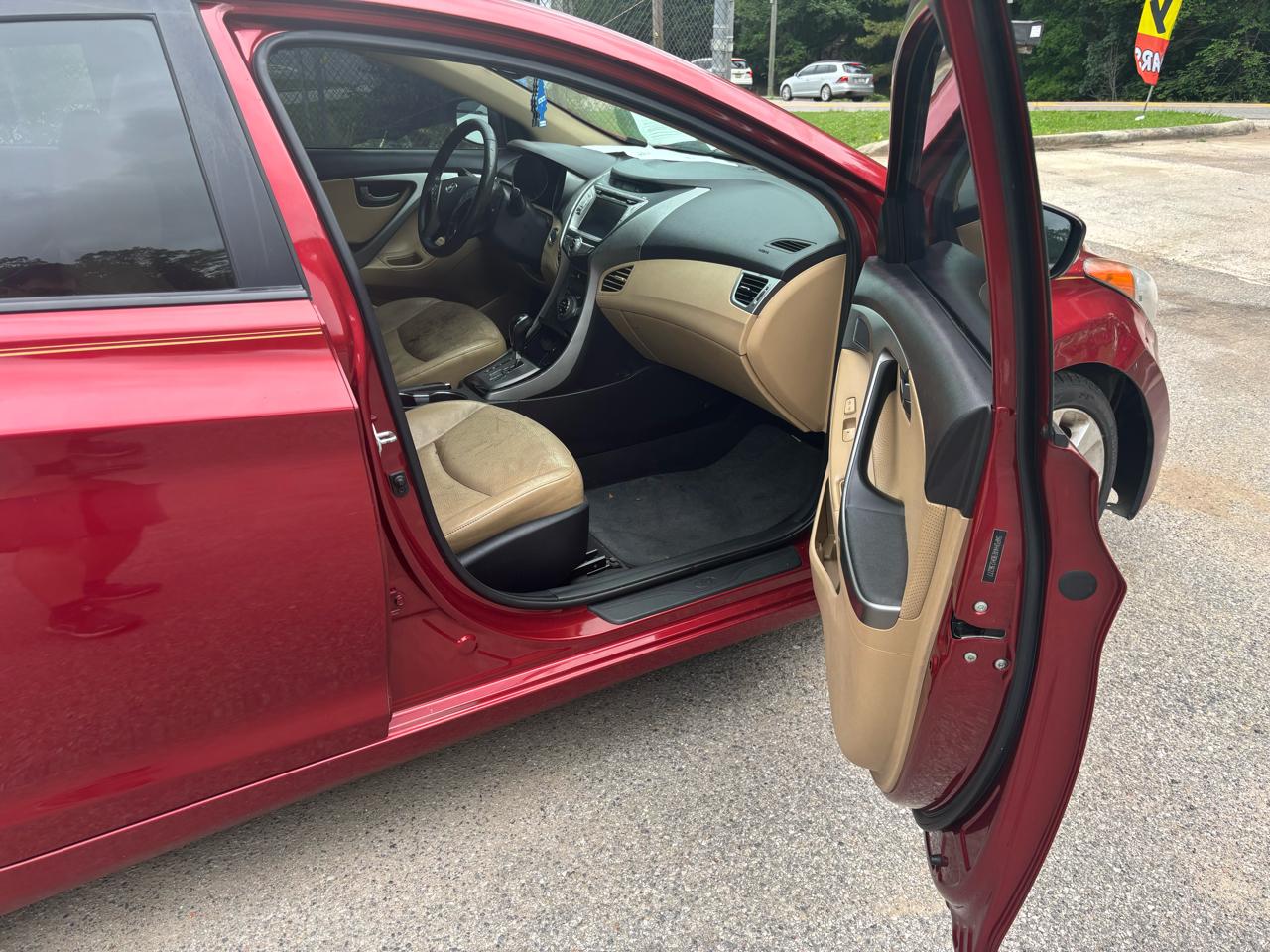 Hyundai Elantra GLS M/T 2013