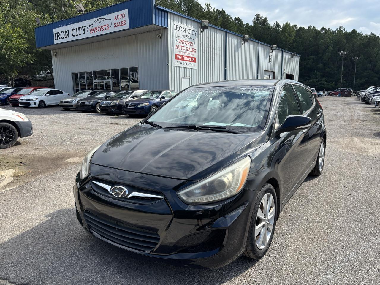 2014 Hyundai Accent SE 5-Door