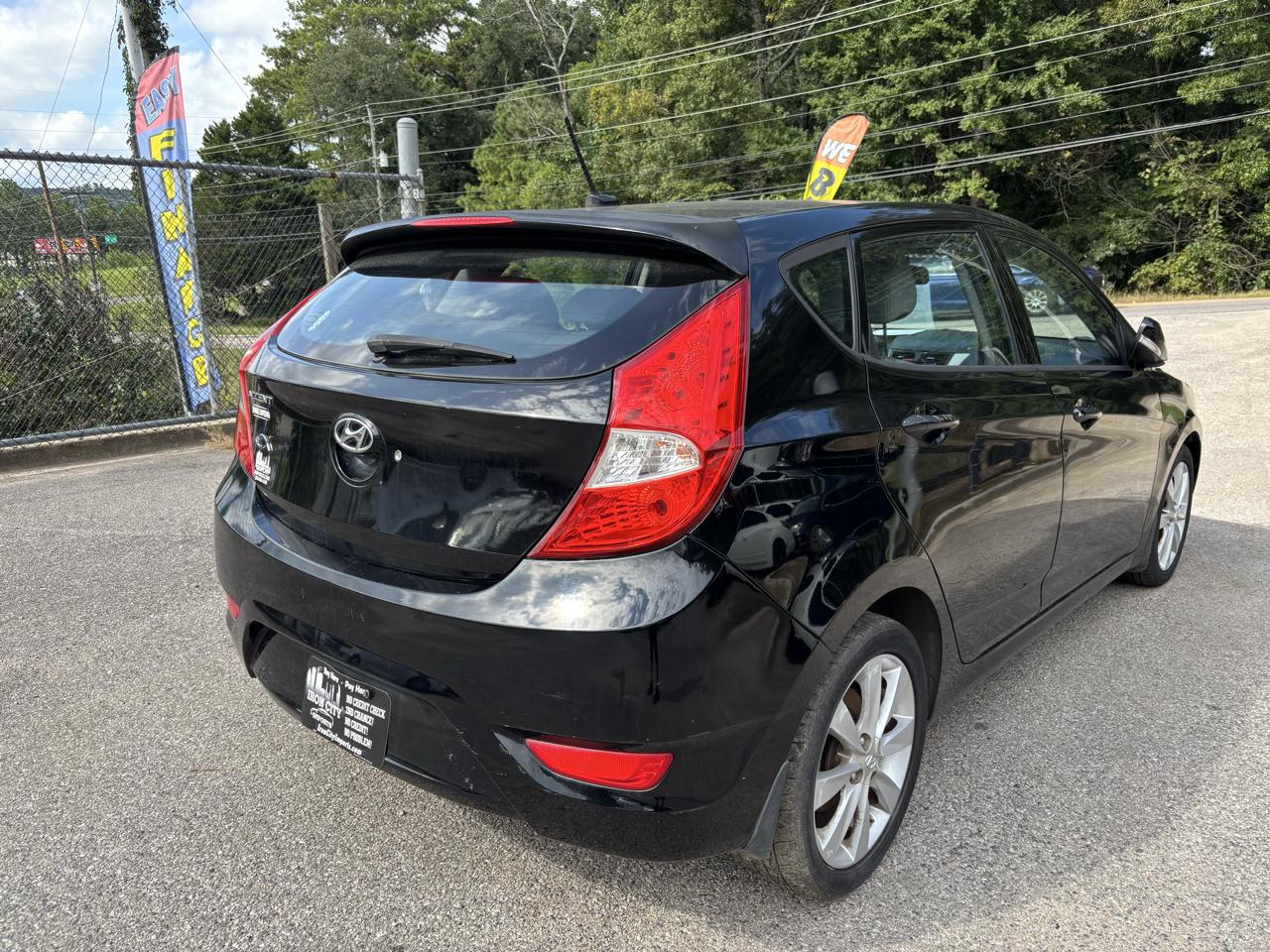 Hyundai Accent SE 5-Door 2014