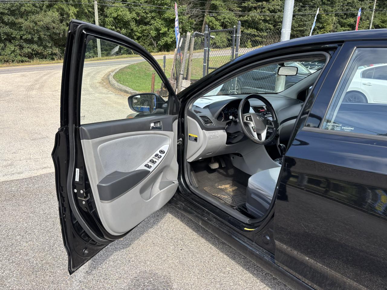 Hyundai Accent SE 5-Door 2014