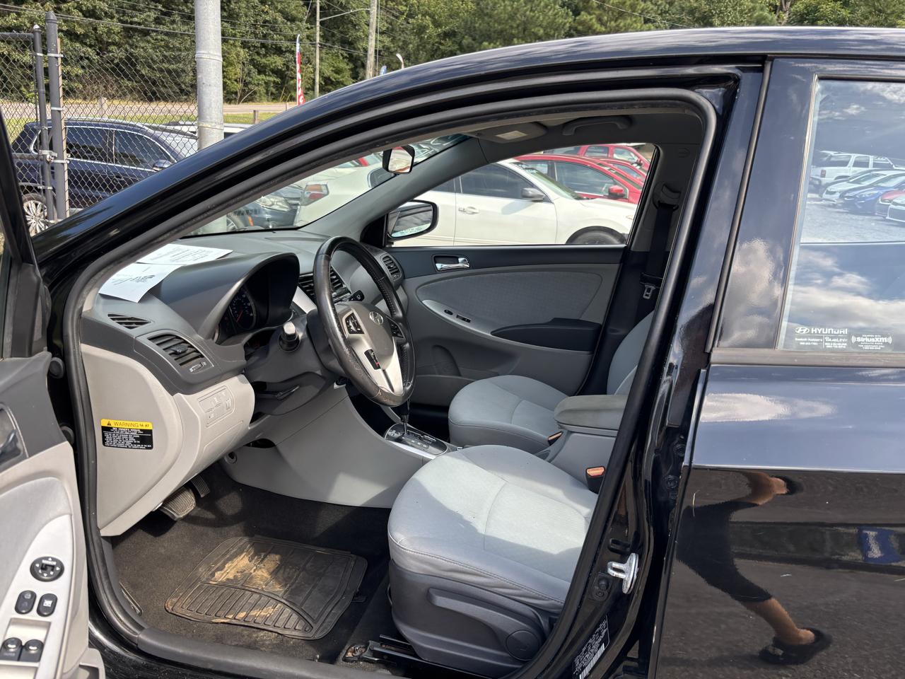Hyundai Accent SE 5-Door 2014