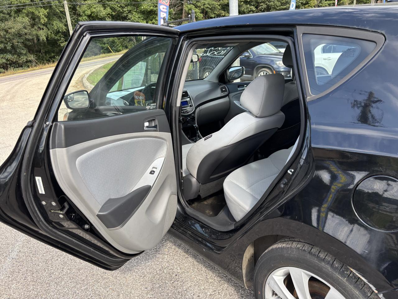 Hyundai Accent SE 5-Door 2014