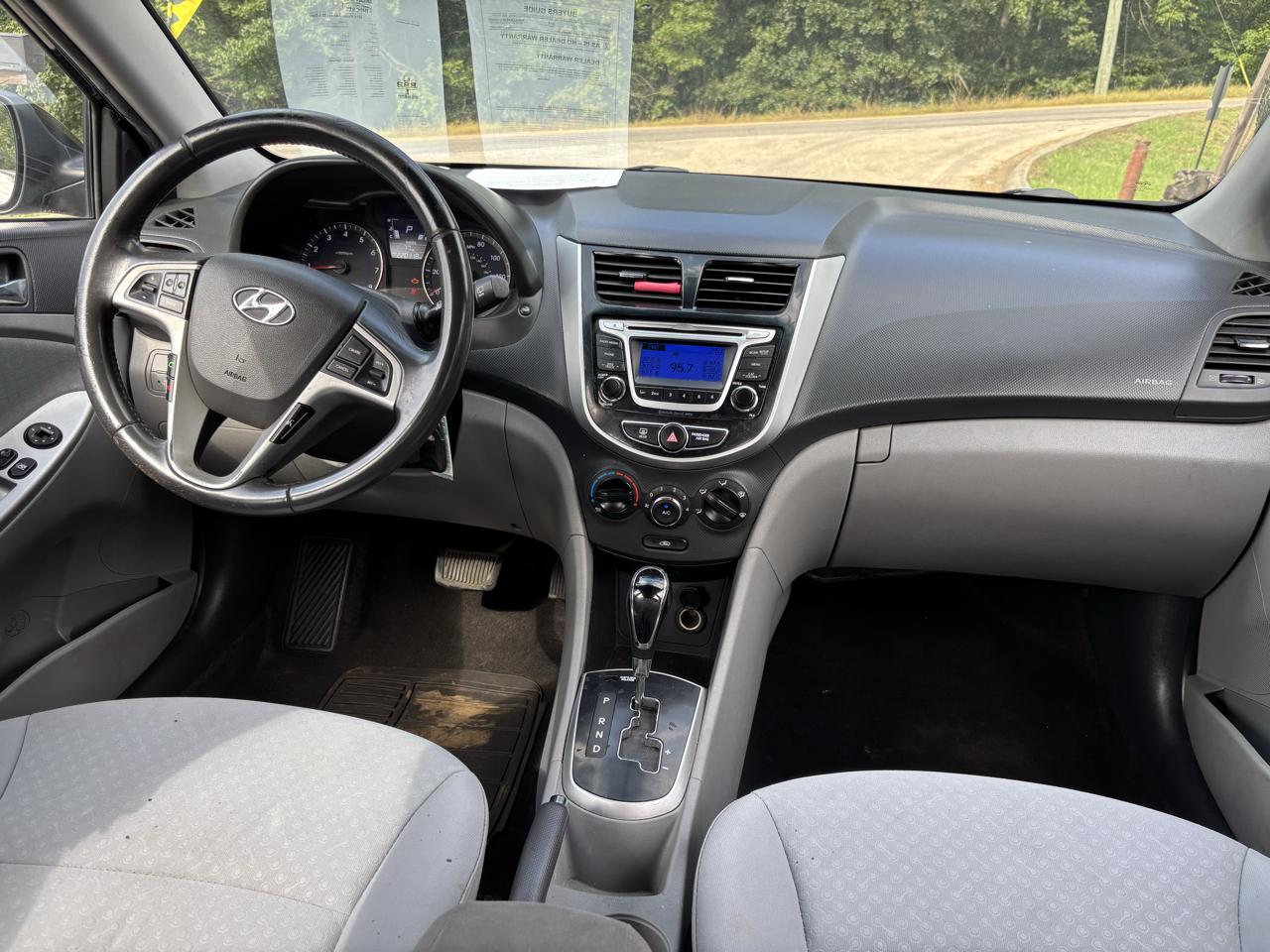 Hyundai Accent SE 5-Door 2014