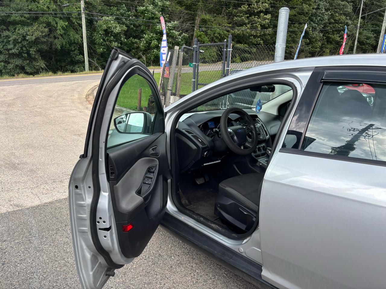 Ford Focus SE Sedan 2014