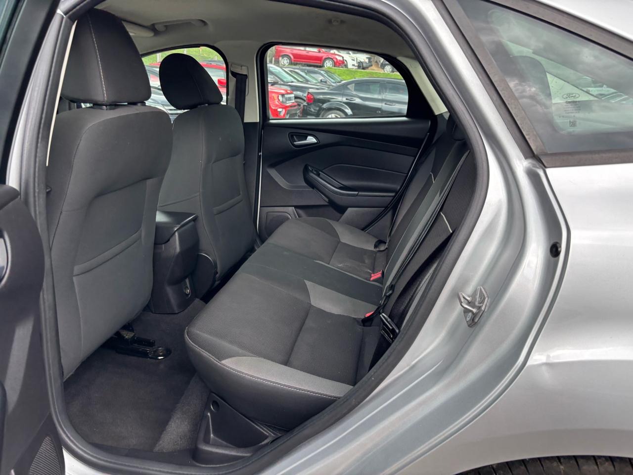 Ford Focus SE Sedan 2014