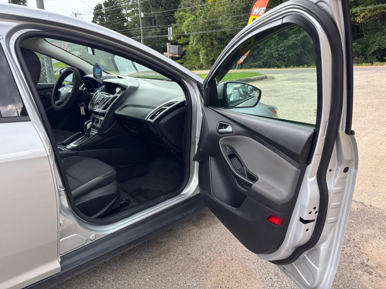 Ford Focus SE Sedan 2014