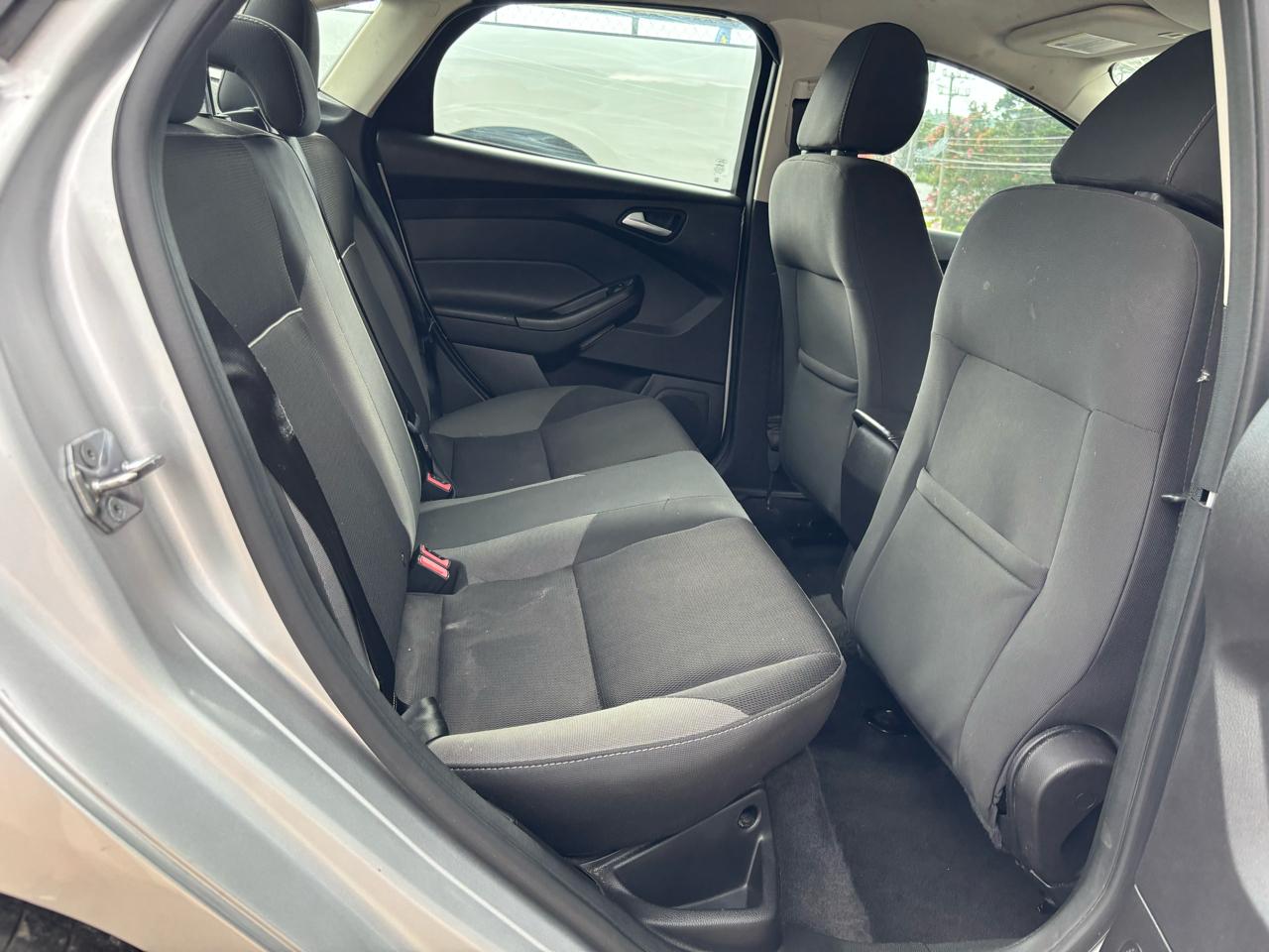 Ford Focus SE Sedan 2014