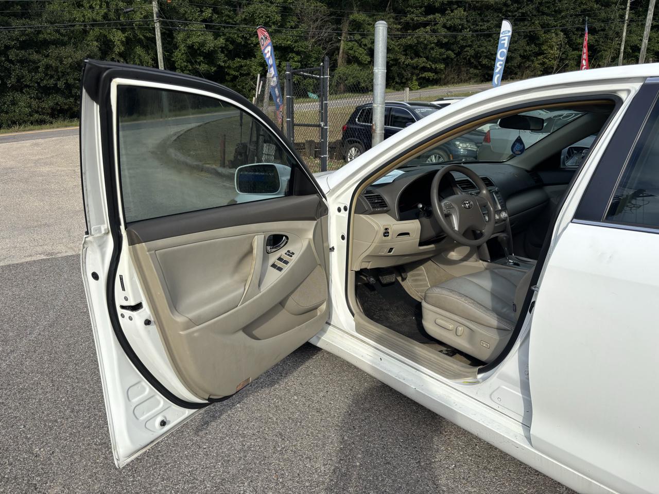Toyota Camry SE 6-Spd MT 2010