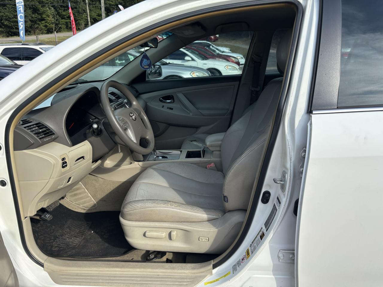 Toyota Camry SE 6-Spd MT 2010