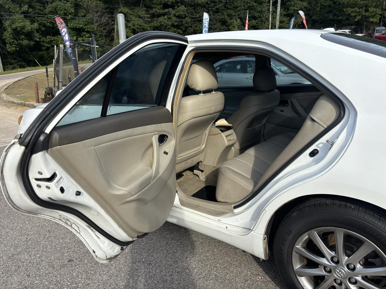 Toyota Camry SE 6-Spd MT 2010