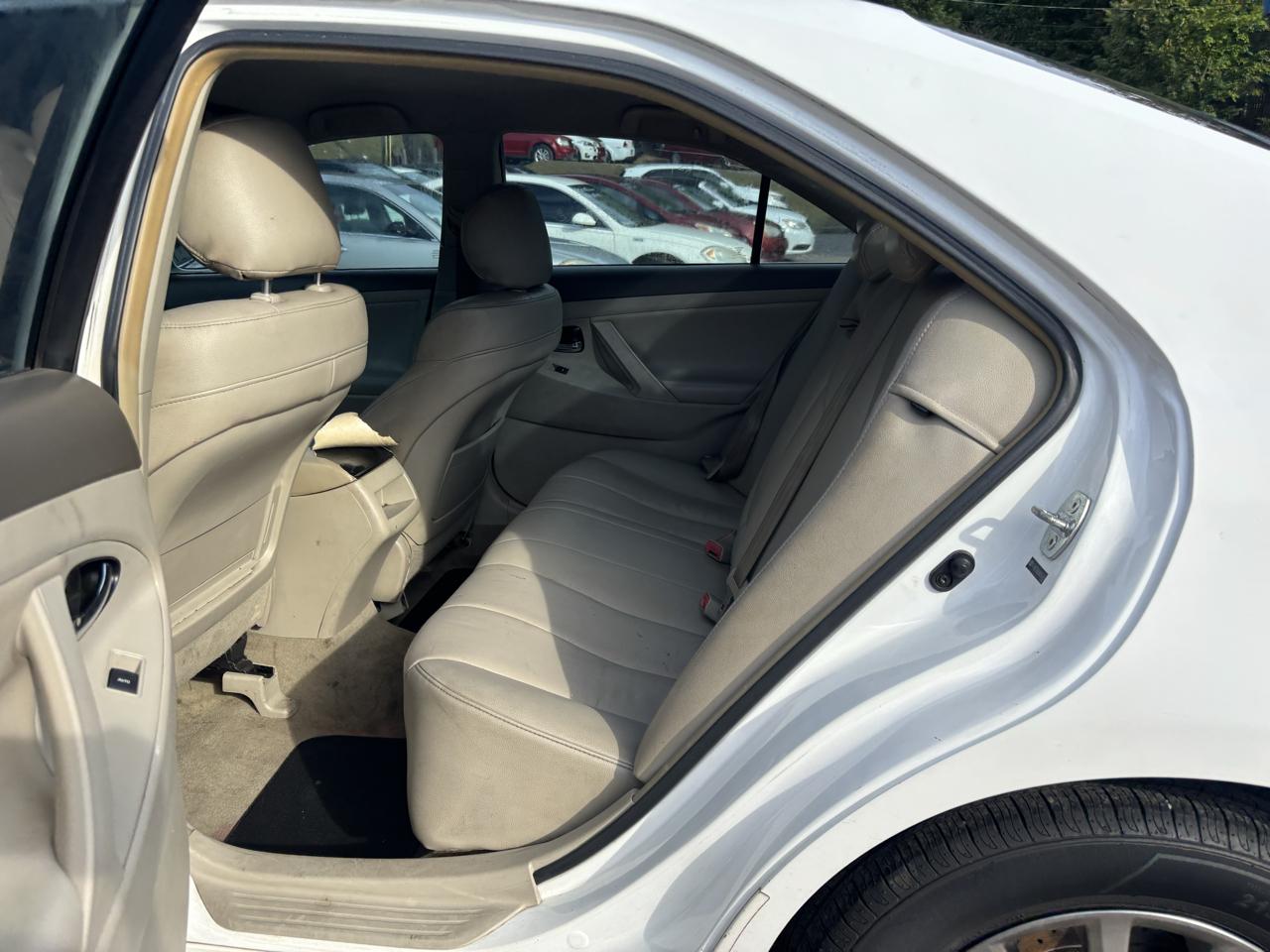 Toyota Camry SE 6-Spd MT 2010