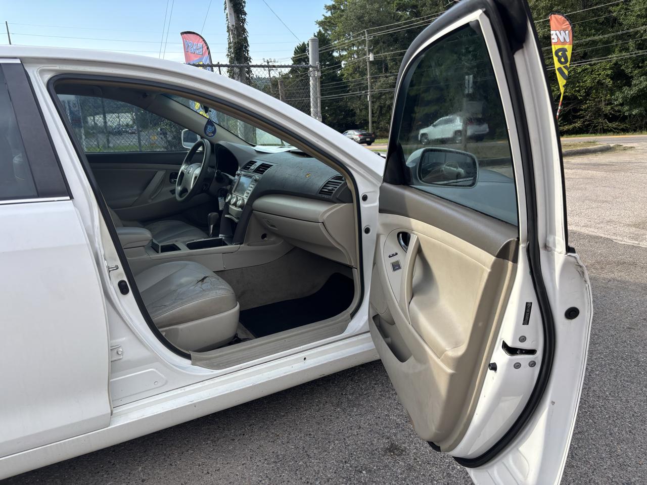 Toyota Camry SE 6-Spd MT 2010