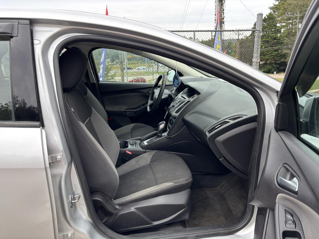 Ford Focus SE Sedan 2014