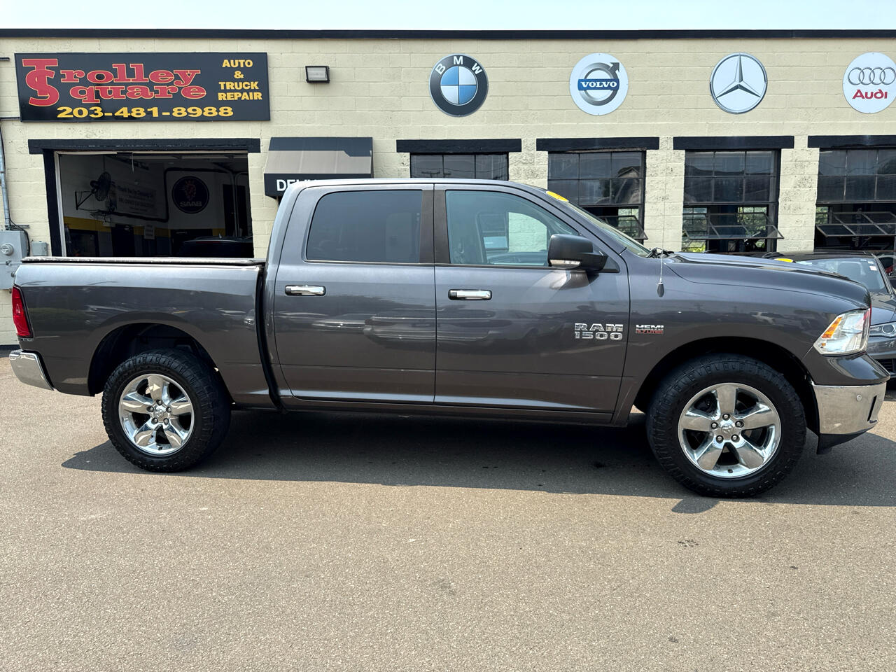 RAM 1500 SLT Crew Cab SWB 4WD 2016 RAM 1500 SLT Crew Cab SWB 4WD 2016