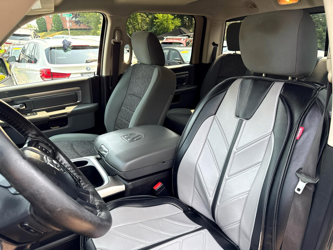 RAM 1500 SLT Crew Cab SWB 4WD 2016 RAM 1500 SLT Crew Cab SWB 4WD 2016