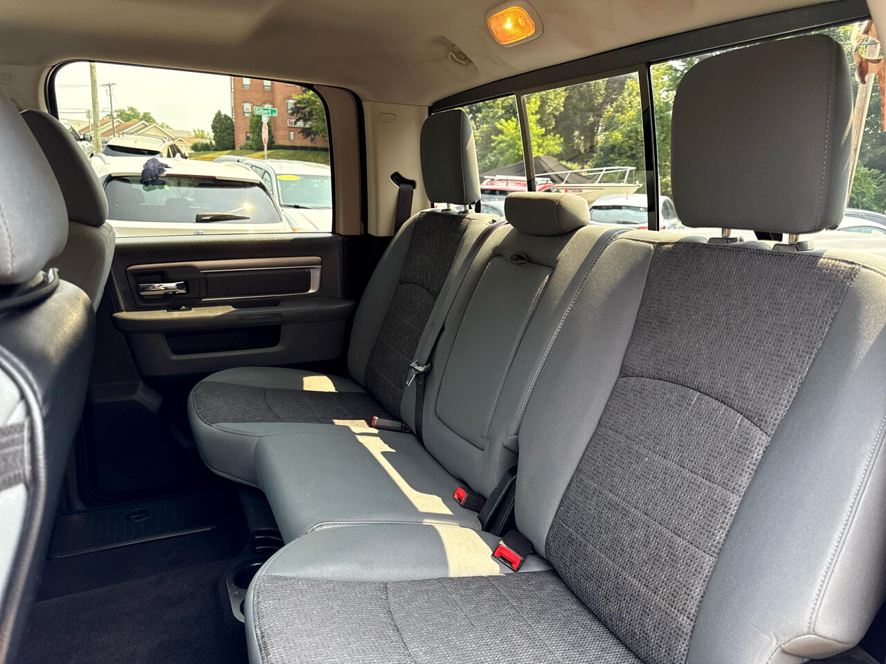 RAM 1500 SLT Crew Cab SWB 4WD 2016 RAM 1500 SLT Crew Cab SWB 4WD 2016