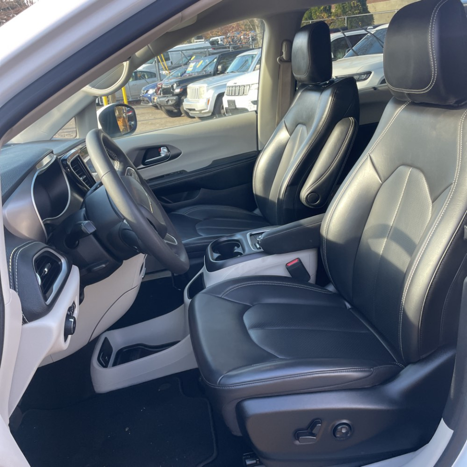 Chrysler Pacifica Touring L AWD 2023