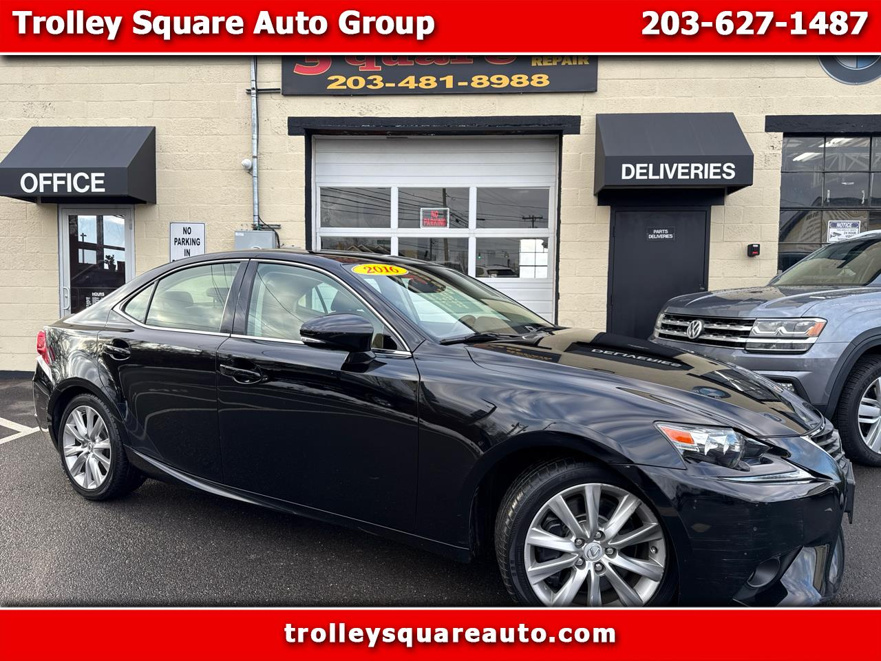 2016 Lexus IS 300's photo