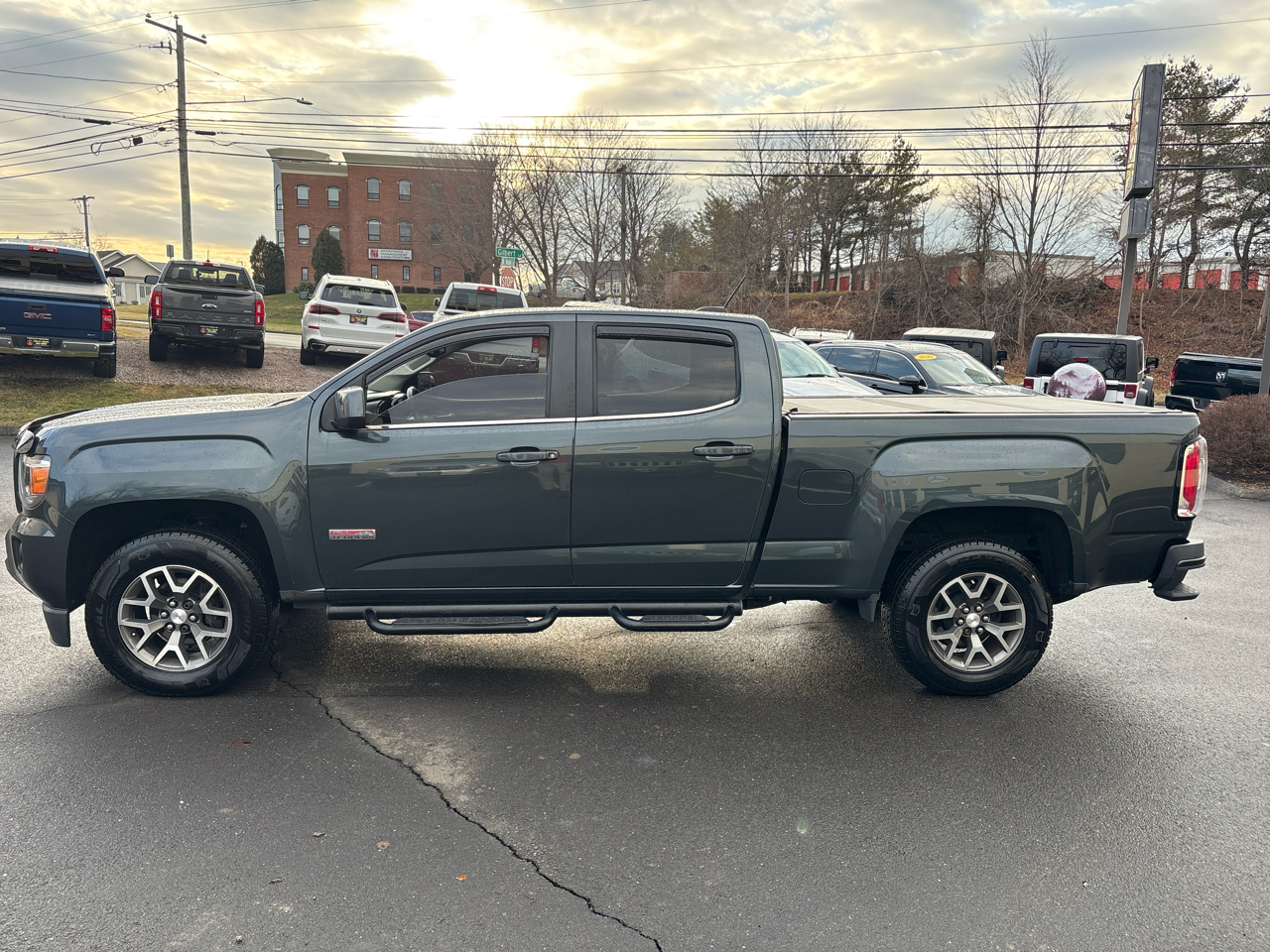 GMC Canyon SLE Crew Cab 4WD Short Box 2015