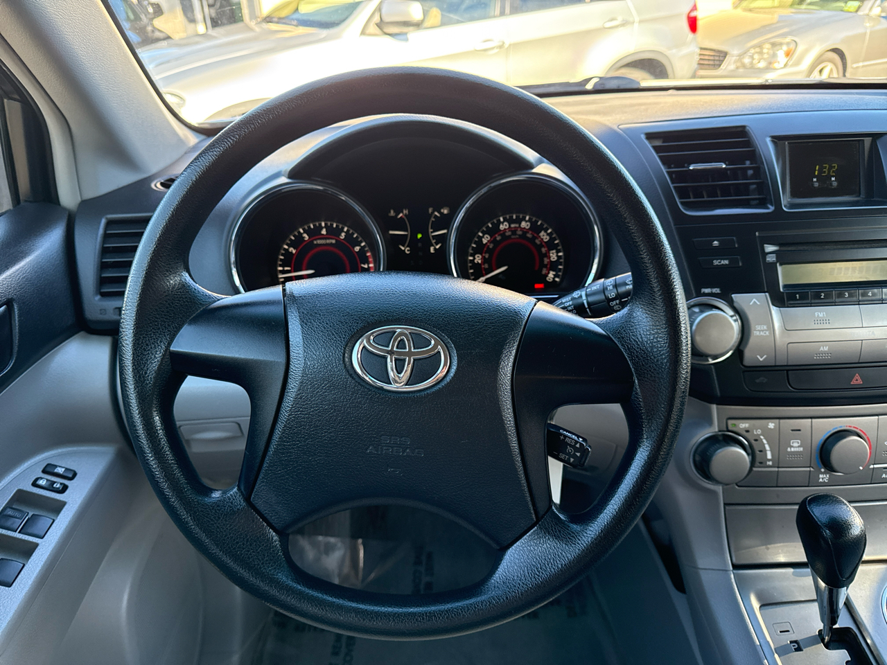 Toyota Highlander Base 4WD 2008