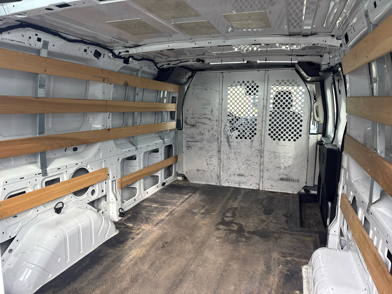 Ford Transit 250 Van Low Roof 60/40 Pass.130-in. WB 2016