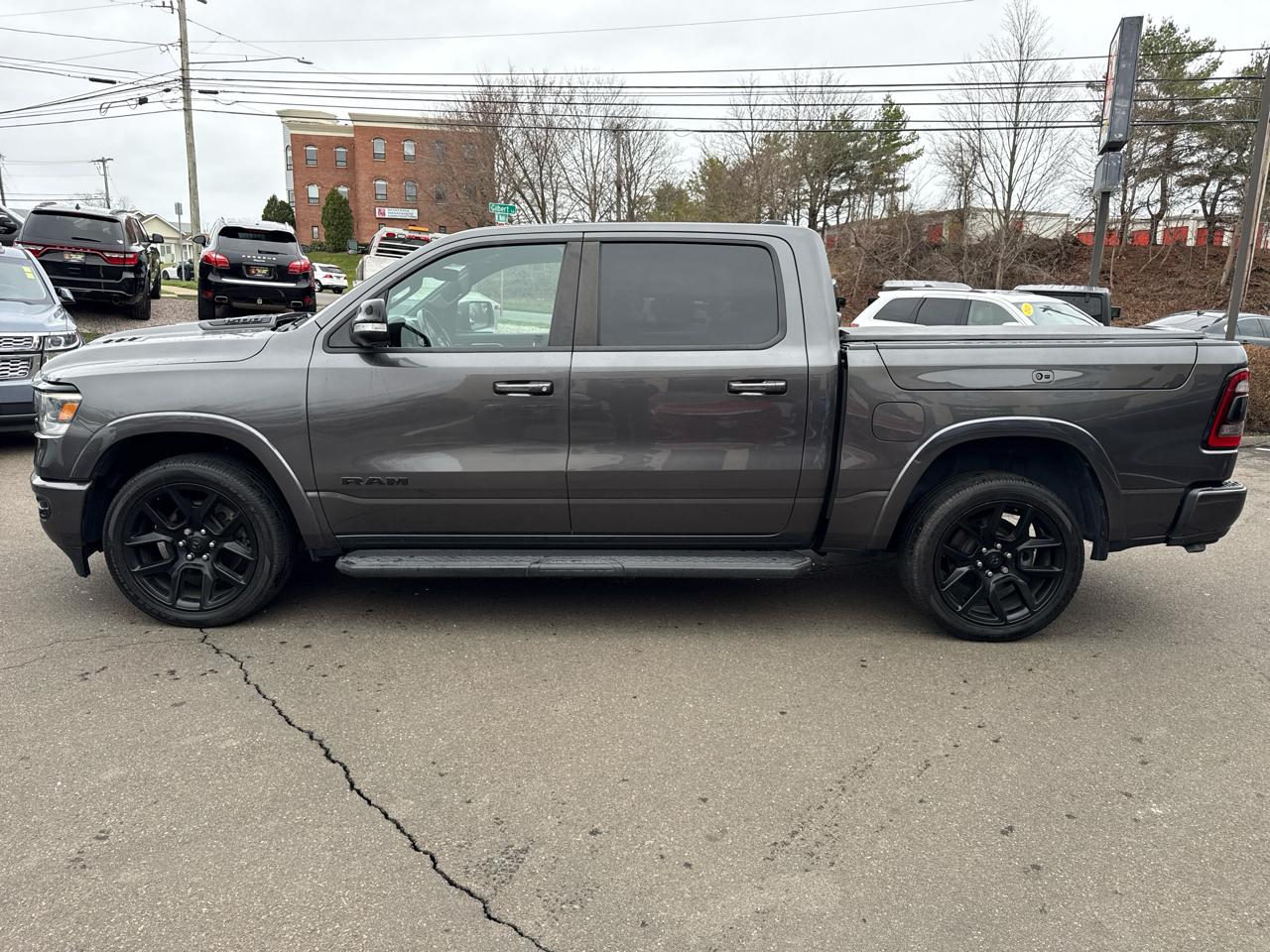 RAM 1500 Laramie Crew Cab SWB 4WD 2021