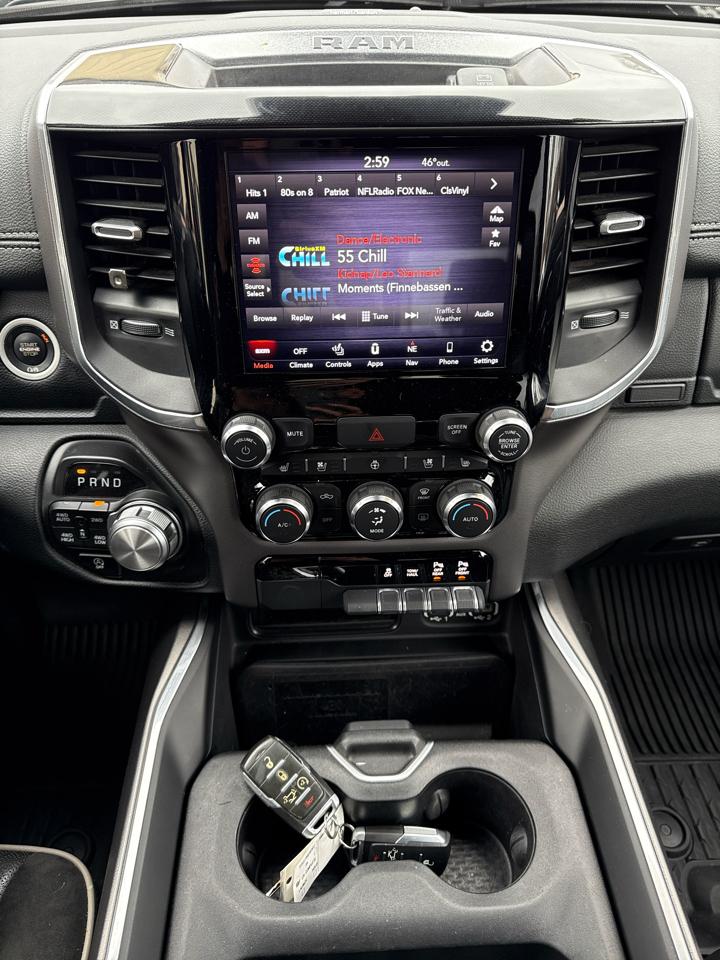 RAM 1500 Laramie Crew Cab SWB 4WD 2021