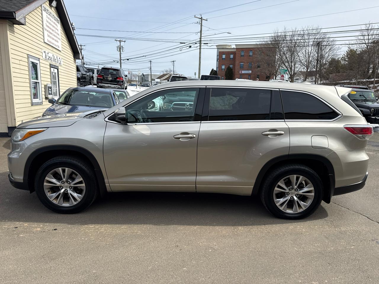 Toyota Highlander LE AWD V6 2015