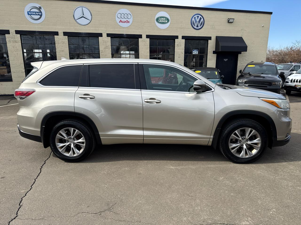 Toyota Highlander LE AWD V6 2015
