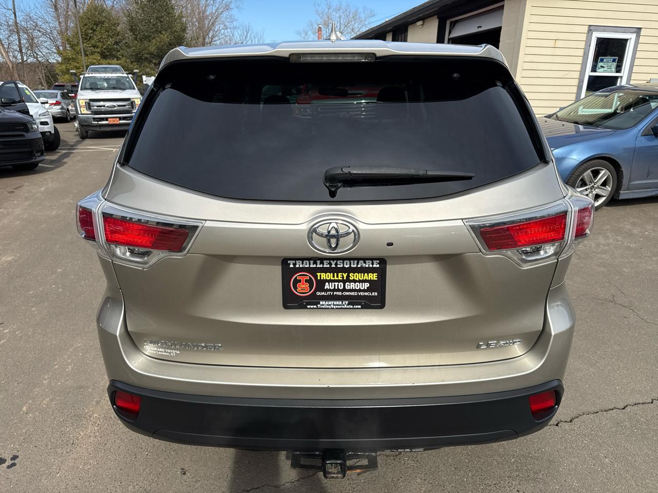 Toyota Highlander LE AWD V6 2015