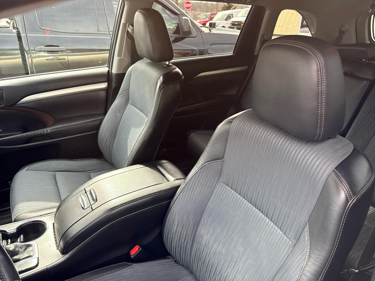 Toyota Highlander LE AWD V6 2015