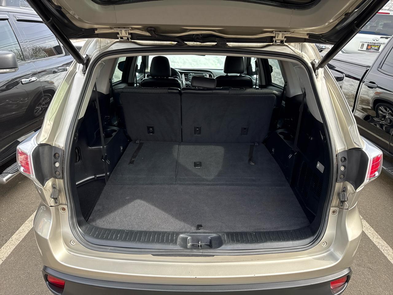 Toyota Highlander LE AWD V6 2015