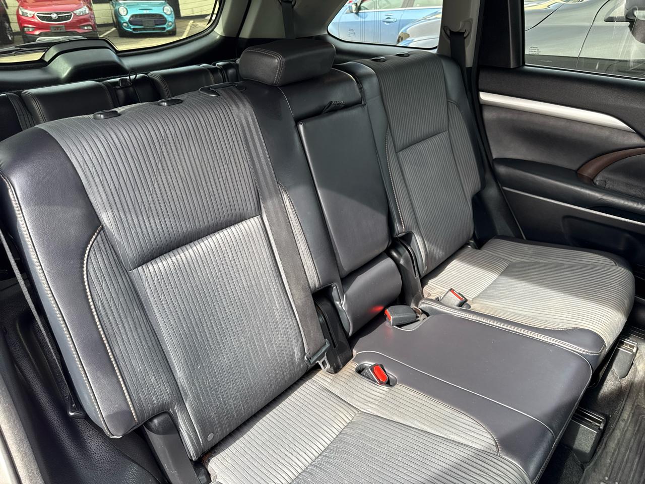 Toyota Highlander LE AWD V6 2015