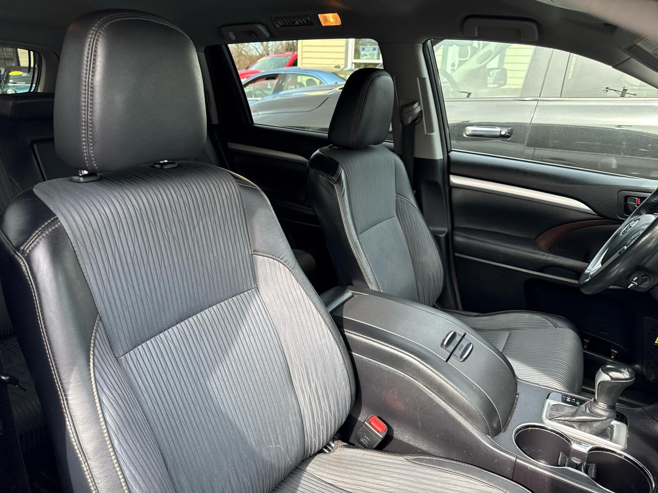 Toyota Highlander LE AWD V6 2015