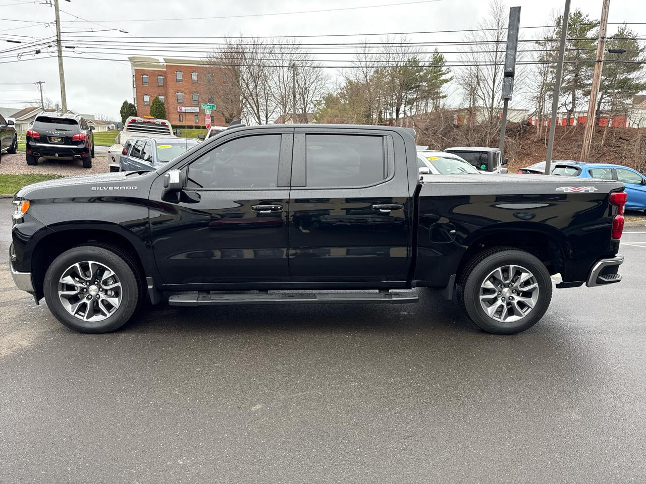 Chevrolet Silverado 1500 LT Crew Cab 4WD 2023