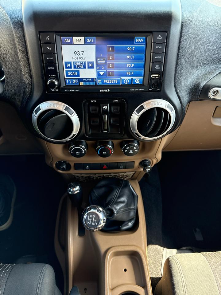 Jeep Wrangler Unlimited Sahara 4WD 2011