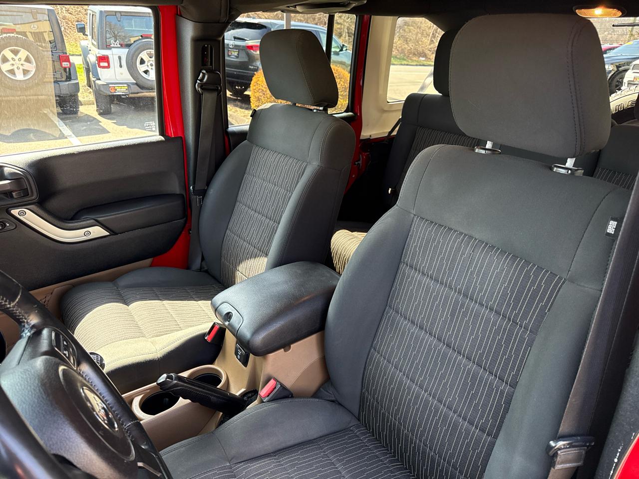 Jeep Wrangler Unlimited Sahara 4WD 2011