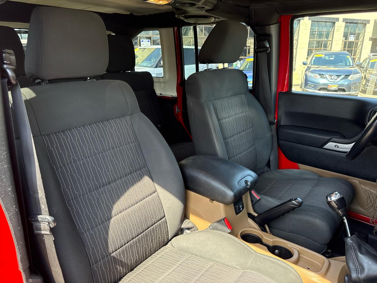 Jeep Wrangler Unlimited Sahara 4WD 2011