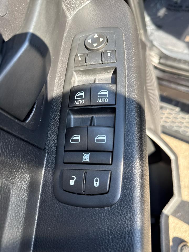 RAM 1500 Tradesman Quad Cab 4WD 2016